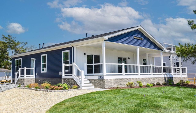 Beautiful home, family fun, beach, pools, pet friendly!