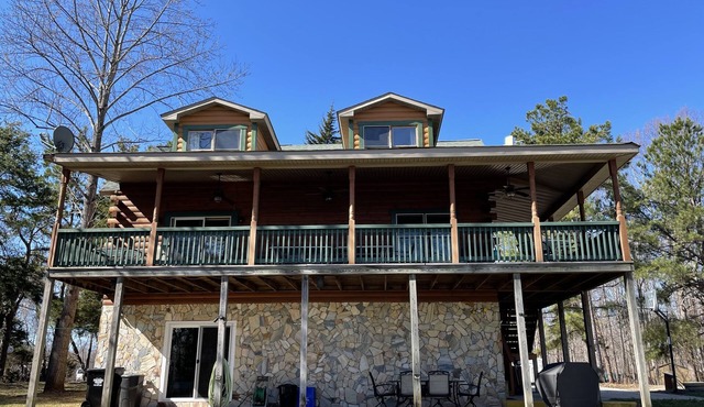 Beautiful Lake View Log Cabin Lake Anna VA- Private Dock- August 8 Week Special