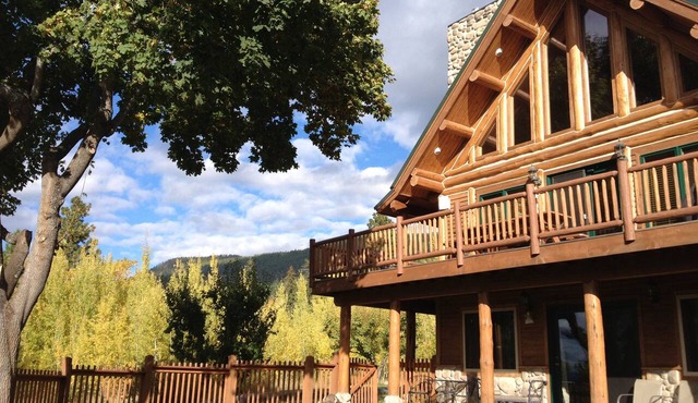 Beautiful Log Home Overlooking Flathead Lake in Bigfork Montana!