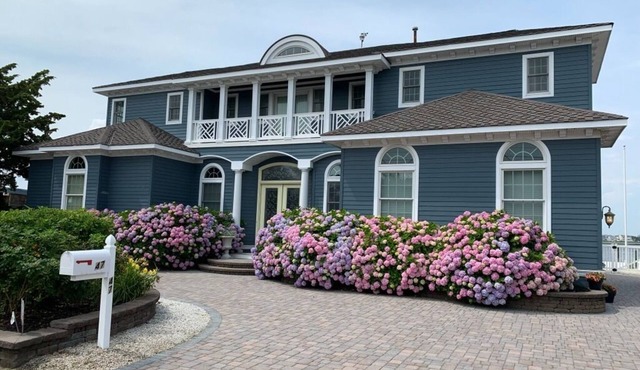 Beautiful Loveladies Bayfront Home, Private Beach, Pool, 6BR,5.5 Baths