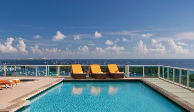 Beautiful&Luxury Condo "5 Star Hotel"as Low as $125 night!FREE Parking Included