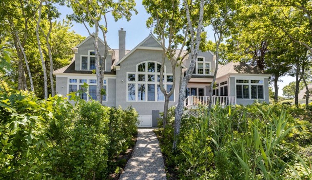 Beautiful New Seabury Home in Mashpee