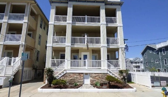 Beautiful Ocean Ave condo, just a block from the beach and boardwalk!