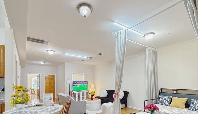 Beautiful Private room in a 2-bedroom apartment in vibrant Jersey City