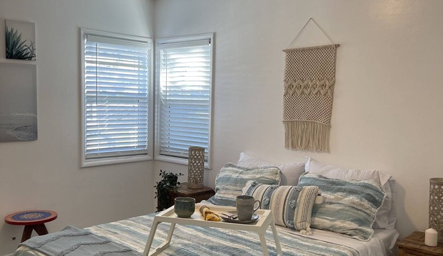 Beautiful unit in the heart of Belmont Shores!