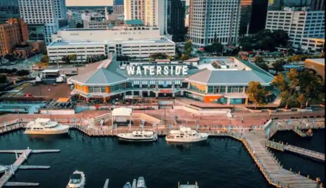 Beautiful Waterside District Apartment