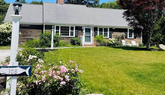Beautifully renovated 5br3ba 2 living room walk to bars restaurant and beach