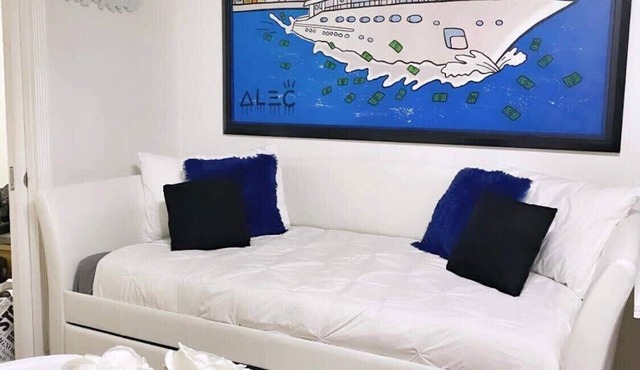 BEST DEAL! 2 Bedroom Modern Beachfront by YouRent!