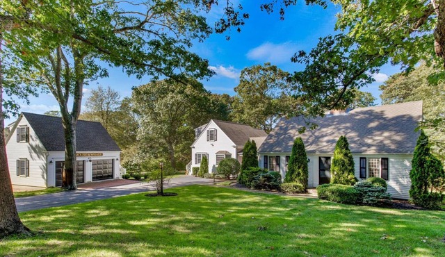 Big and Private in Orleans. Pond View, Sleeps 12: 022-OW
