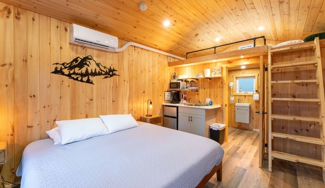 Big Bear Micro Cabin with loft at Spotted Bear Retreat