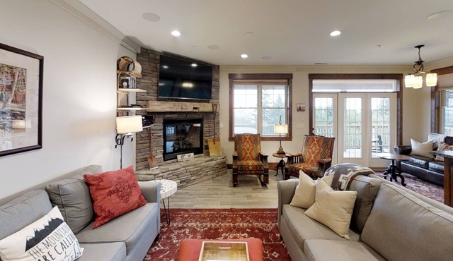 Black Bear Crossing #21 - Perfect for the Whole Family - Room for All! Slopeside with Great Ski Trail Views by RedAwning