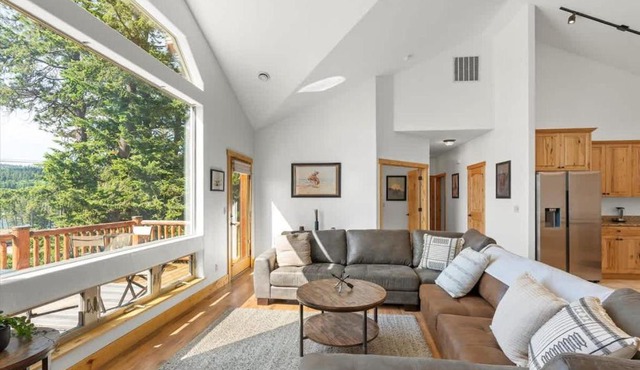 Blacktail Retreat - Close to Skiing & Glacier Park