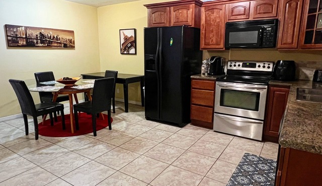 Boutique Gated Modern 2 bed/1b WiFi , work area , Netflix, W/D Keurig , parking