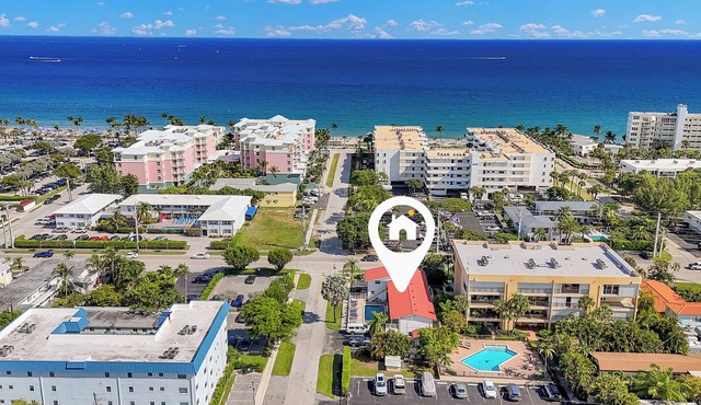 Boutique Hotel 2 double beds with POOL, LOCATION! 1 block to BEACH/Restaurants