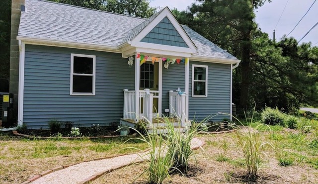 Brand New Cottage Steps from the Beach!