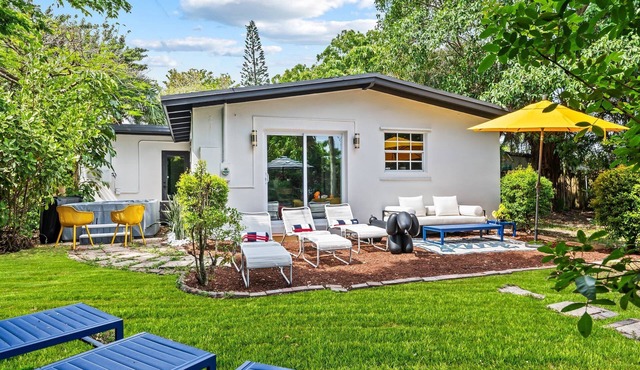 Brand New Lux Private Retreat with Hot Tub - by HardRock,LasOlas,beach, airport