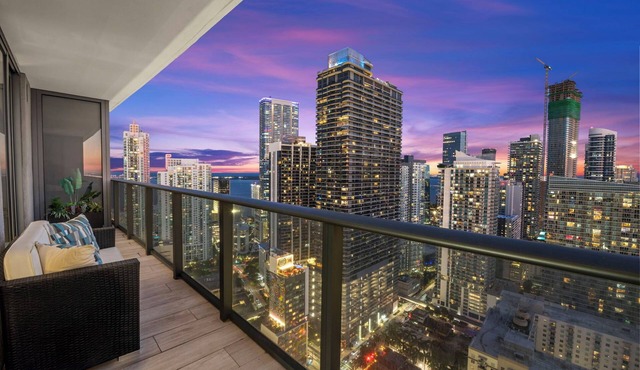 Brickell Heights High-Floor Suite with King Bed, Den, 2 Baths, Skyline Views