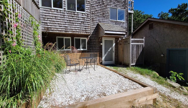 Bright 1BD Apartment--Less Than A Mile to Powers Landing, Enclosed Outdoor Shower