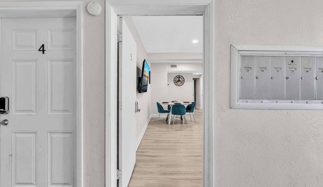 Bright 2BR in Bay Harbor Islands near beach, dining, and shopping