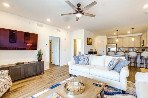Bright Lewes Condo w/Balcony, 7 Mi to Beach!