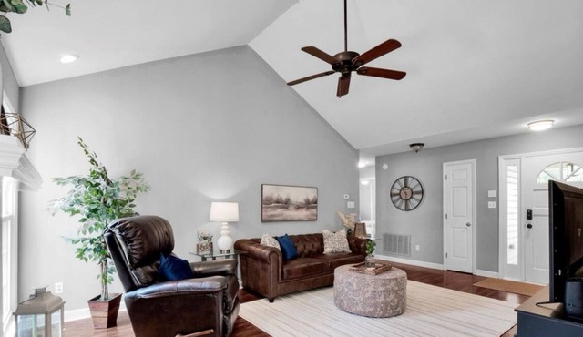 Brookside Bungalow- quiet & charming, 3 bed 2 bath, fully stocked home in Monroe