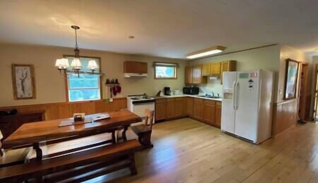 Cabin on the Knoll - Lake Abanakee