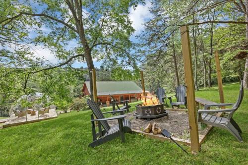 Cabin with Stargazing Dome, Sauna, Hot Tub, Pickleball, Firepit