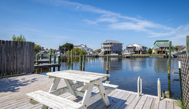 Canal front Retreat with Kayaks, Paddle boards and Fire pit. Newly Furnished!