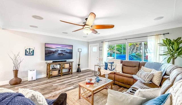 Canal Paradise | Pool & Canal | 3 BDR