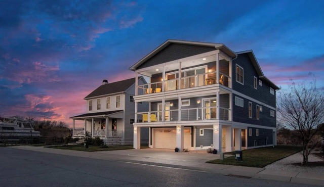 Canal-View Lewes Retreat 5BR, Sunset Porch, Bay Beach & Downtown