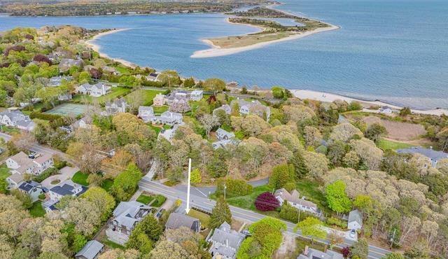 Cape Cod Home Near 3 Beaches