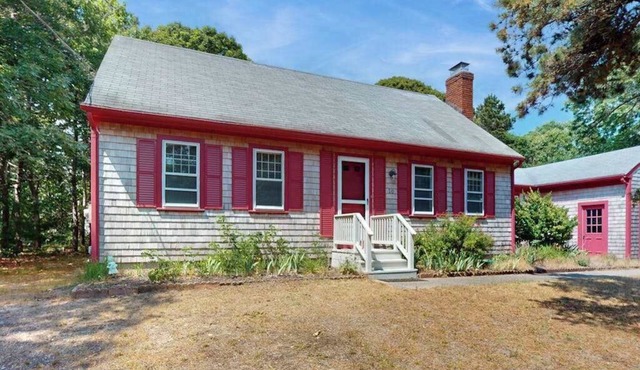 Cape Getaway -walk to restaurants & shops, near bay & ocean beaches & rail trail