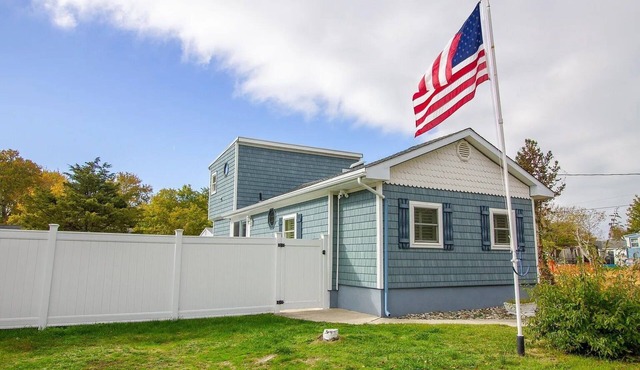 Cape May Villas Pet Friendly 3 BR, 2 Bath home w/Pool & Hot Tub