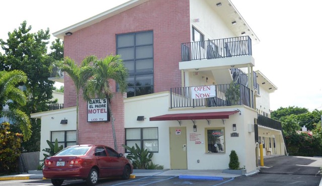 Carl's El Padre Motel