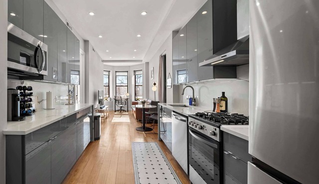 Carroll Court II by RoveTravel | Apt w/Private Terrace