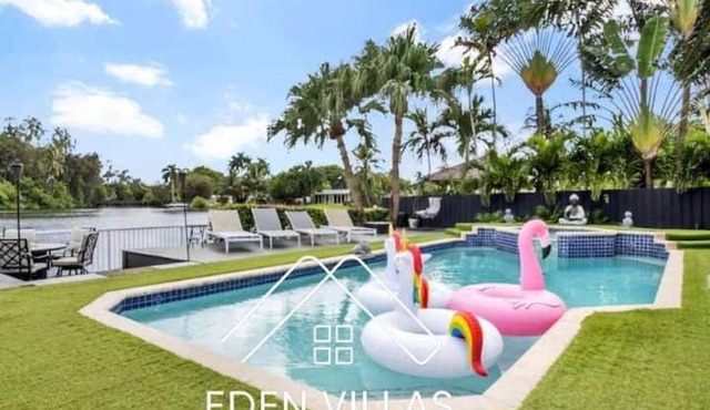 Casa Asaka Waterfront Pool Paradise