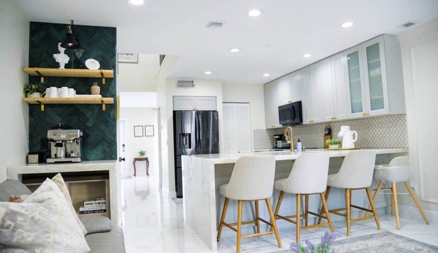 Casa Calacatta: Contemporary Design + Elegance
