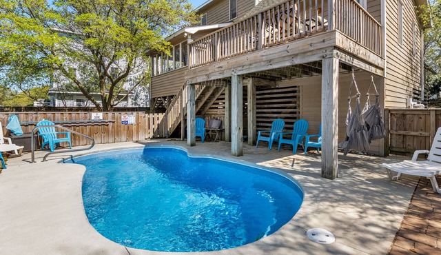 Casa Mare: Oceanside with a private pool and a short walk to the beach.