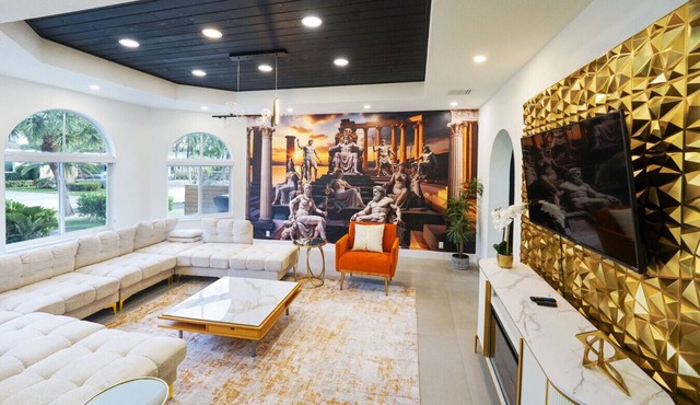 Casa Olympus in Fort Lauderdale - Just a Short Walk to the Beach!