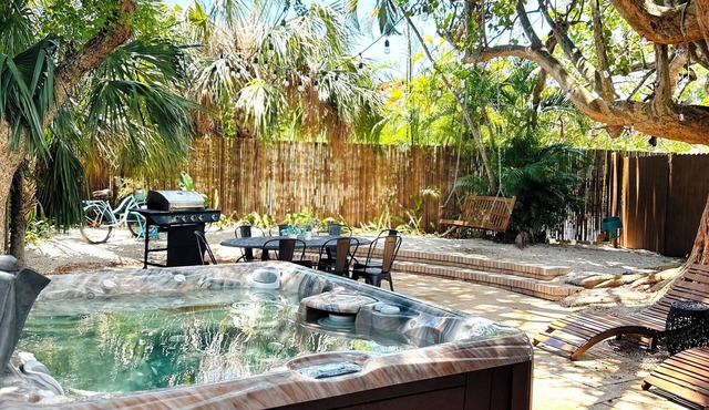 Casa Tulum 3BR/2BA w/lovely yard - Close to Everything in Fort Lauderdale!
