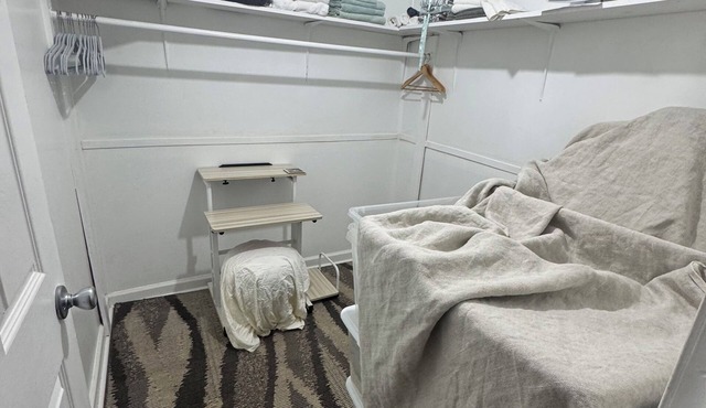 CBT's GS-Charming 3-bedroom House that Comfortably Sleeps 23