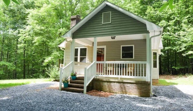 Cedar Run Cottage by Buffalo Mountain Getaway
