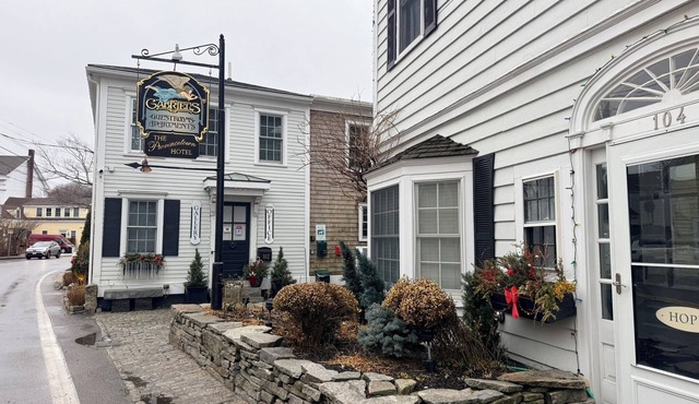 CENTER OF TOWN: 1 Bedroom, 1 Bath, WiFi, King-size Tempur-Pedic