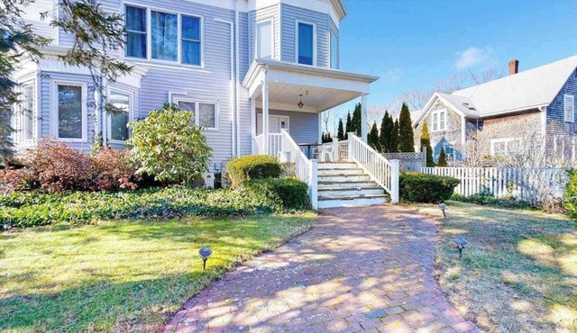 Central 2nd-floor apartment with propane stove, grill, W/D, & great location
