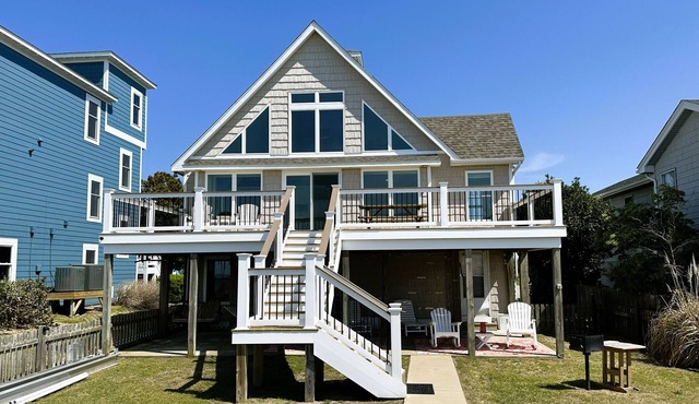 CH1605- SoundFront 4 BRs, Boat Dock, Com Pool, Tennis, Dog Friendly.