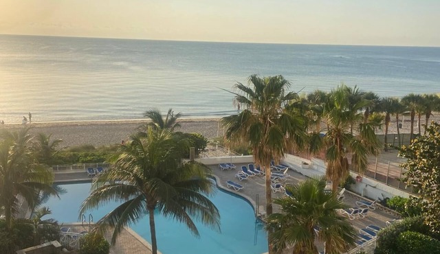 Charming 1-bedroom hotel in delightful Fort Lauderdale. Direct ocean view.