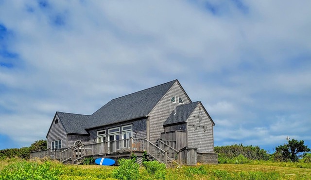 Charming 2 B 1.5 Ba Spacious Beach House
