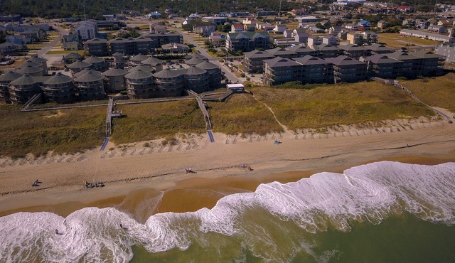 Charming 2-bedroom resort across the street from the ocean in Kill Devil Hills.