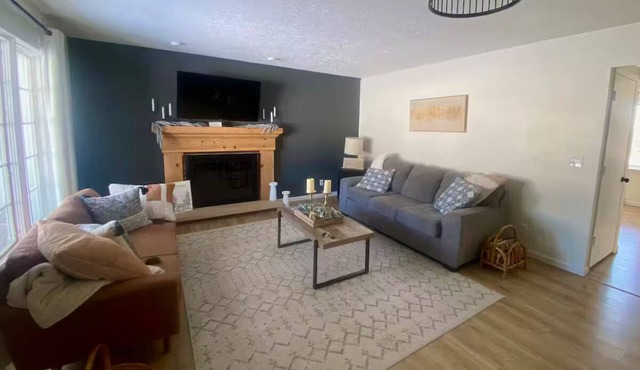 Charming 2-bedroom house with AC, WiFi in delightful Walnut Creek