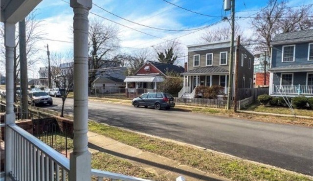 Charming 2-bedroom house in lovely Richmond with WiFi, AC.